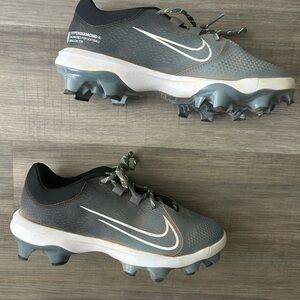 Nike Gray and White Softball Cleats with Black Collar